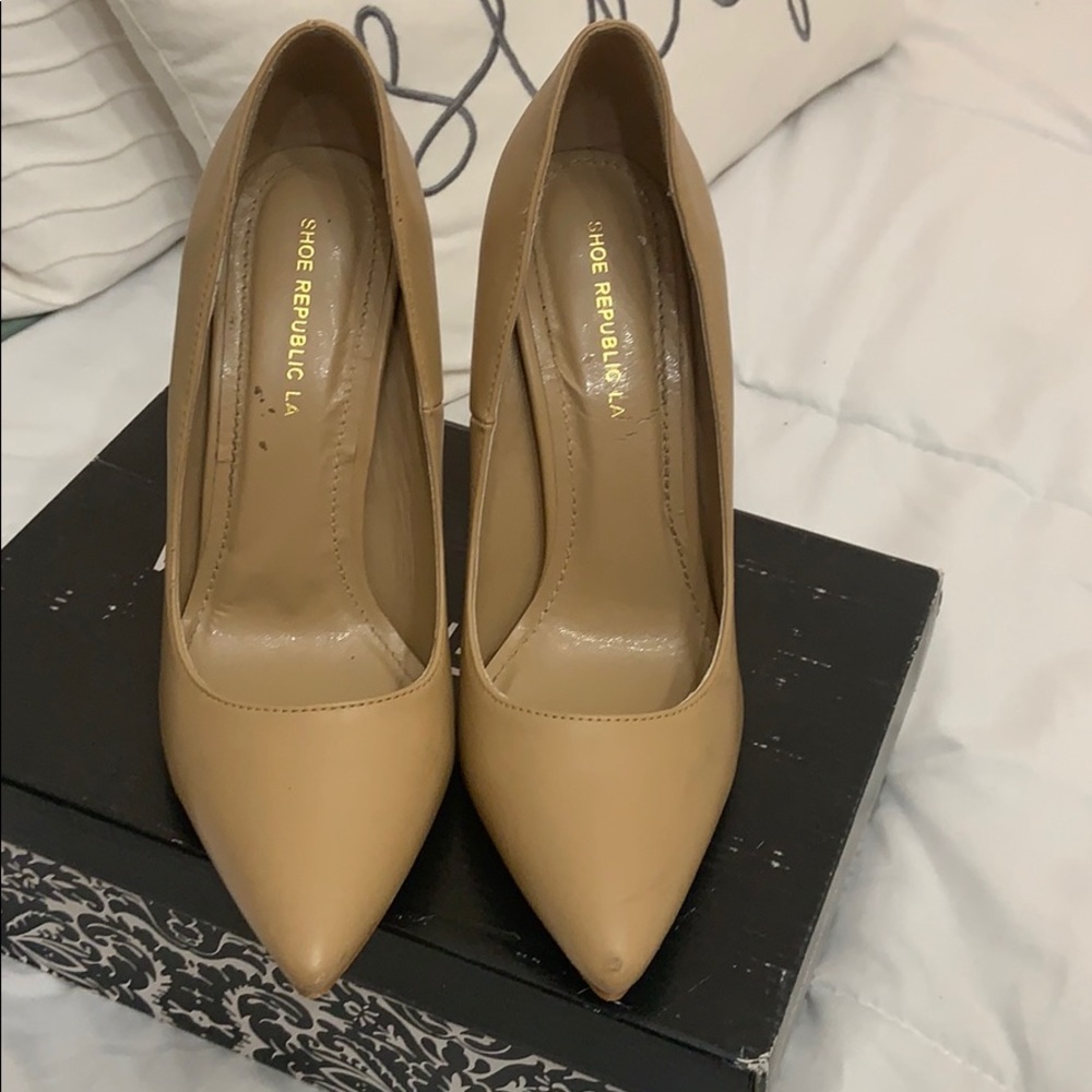 Beige heels